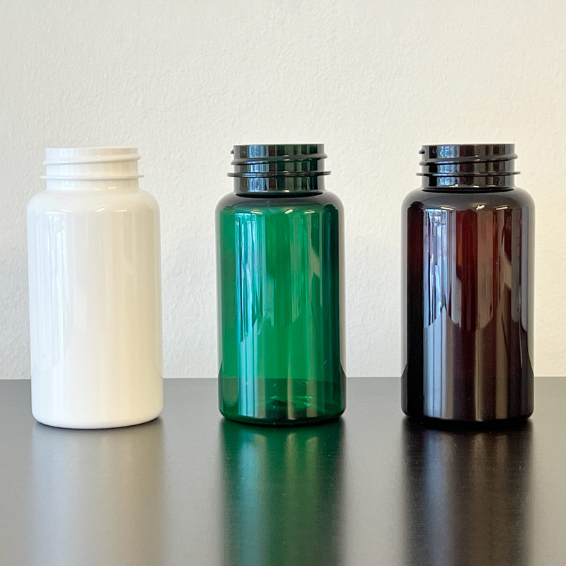 PET-Dosen als Petpacker in verschiedenen Farben